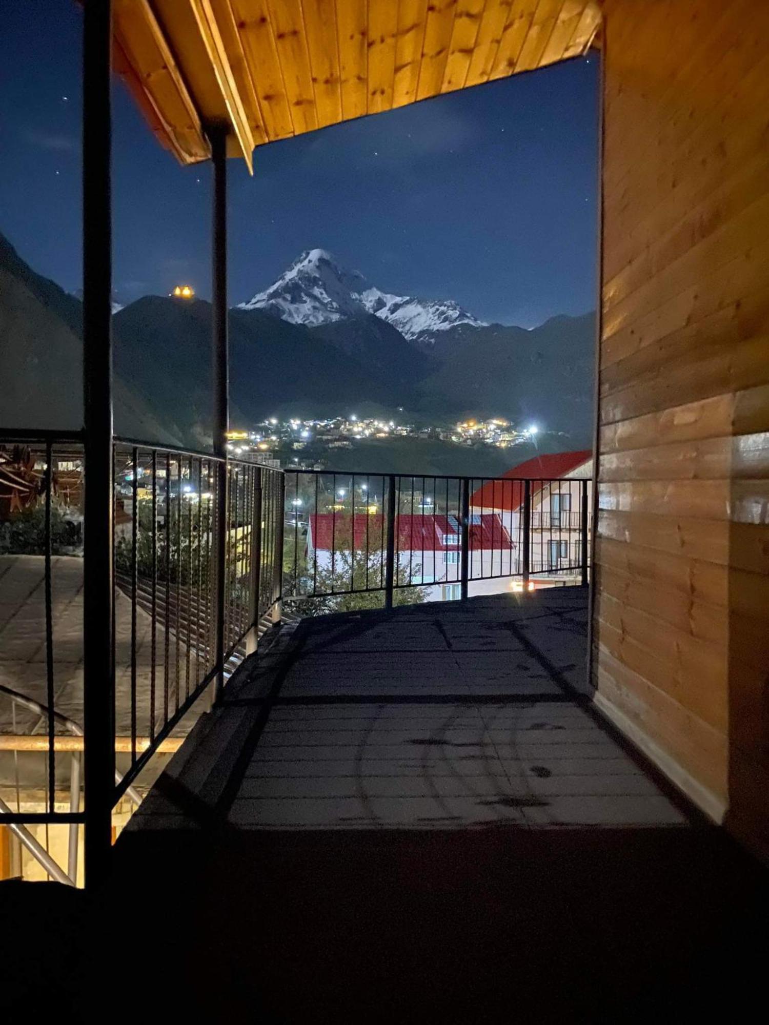 Hotel Four Season In Kazbegi Zimmer foto